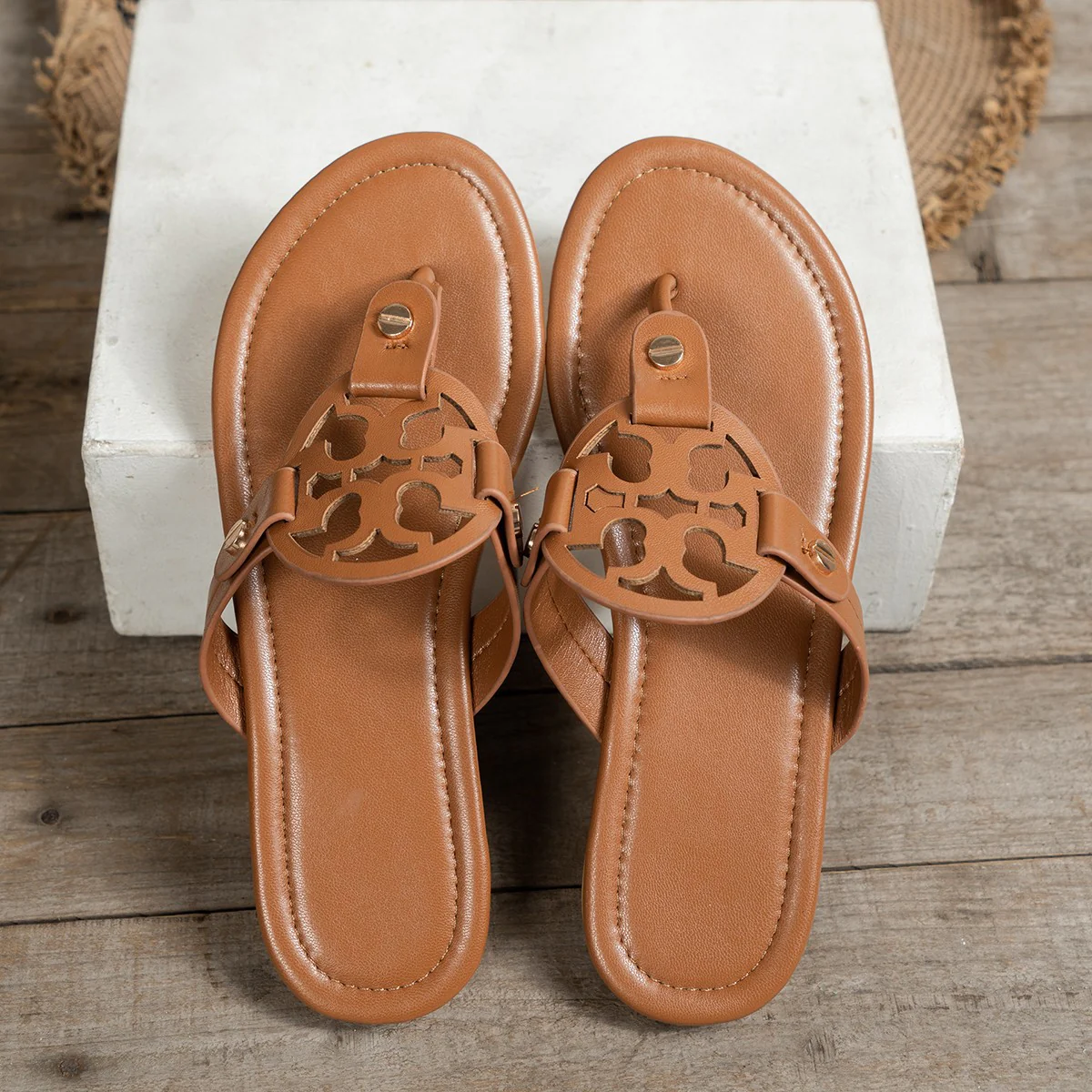 Women’s Aurelia Flat Thong Sandals – Elegant Roman-Inspired Summer Slides